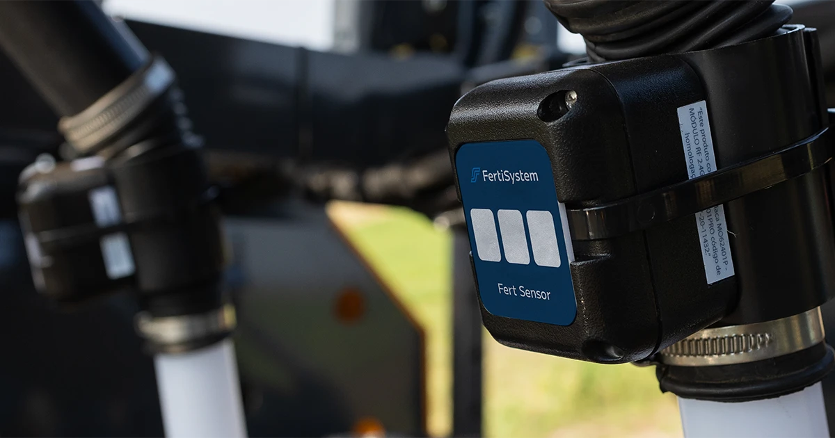 Fert sensor on planter fertilizer hoses