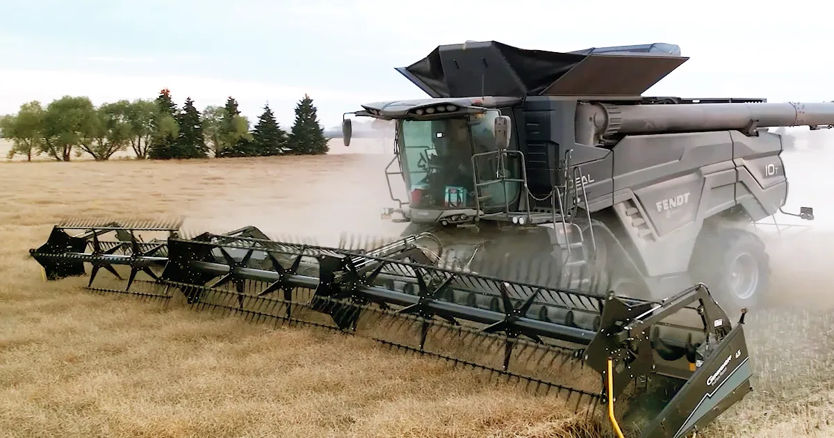 Fendt Ideal combine harvesting field